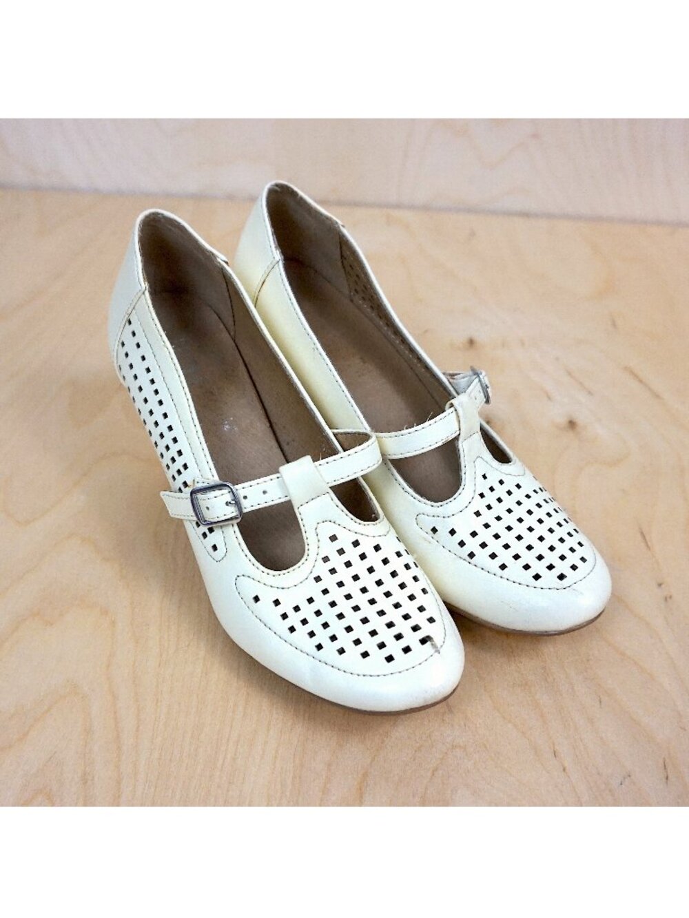 ModCloth (Chelsea Crew) "Matilda" Retro Heels in Cream